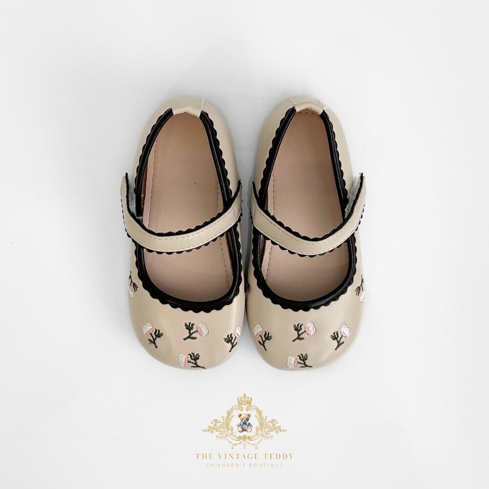 NWT Pretty Girls Mary Jane Flats Embroidered Cute Children's Shoes Cream 10 - Picture 5 of 6